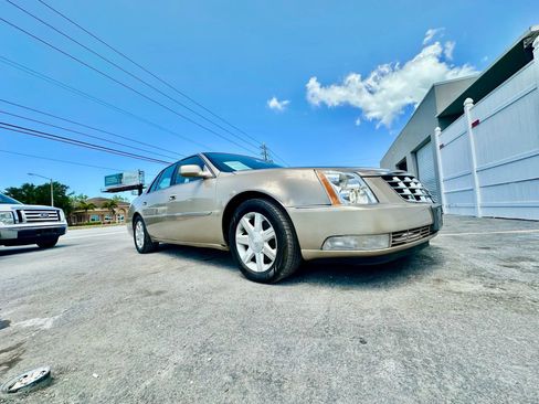 Used 2006 Cadillac DTS w/ Trunk Convenience Package image 6
