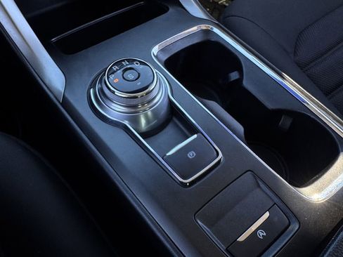 Used 2018 Ford Fusion SE w/ Fusion SE Technology Package image 19