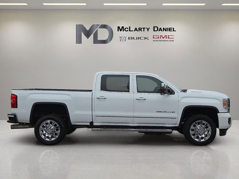 Used 2019 GMC Sierra 2500 Denali w/ Duramax Plus Package AWD/4WD image 6