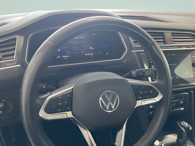 Used 2023 Volkswagen Tiguan SE FWD image 10