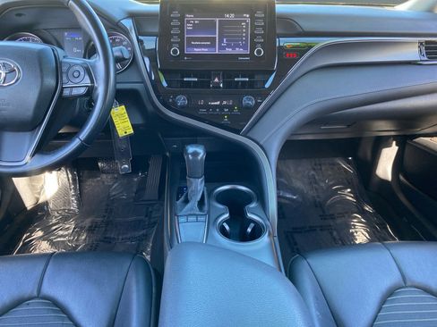 Used 2024 Toyota Camry SE image 11