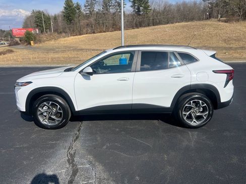 Used 2024 Chevrolet Trax LT image 5