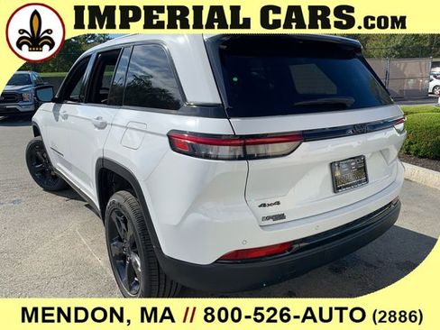 New 2025 Jeep Grand Cherokee Altitude image 10