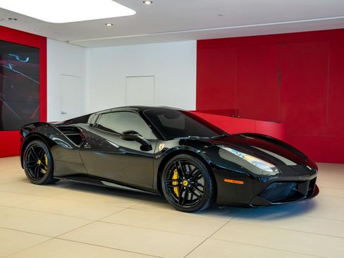 Used 2018 Ferrari 488 Spider RWD image 27
