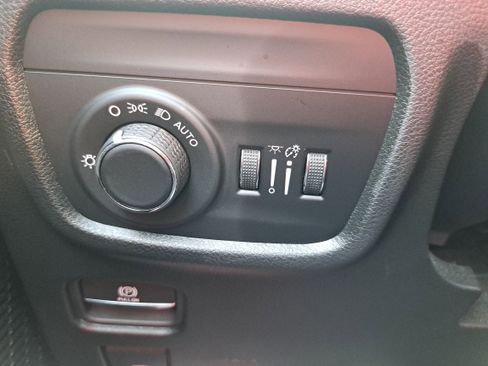 Used 2023 Jeep Grand Cherokee Altitude image 24