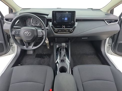 Used 2022 Toyota Corolla LE image 9