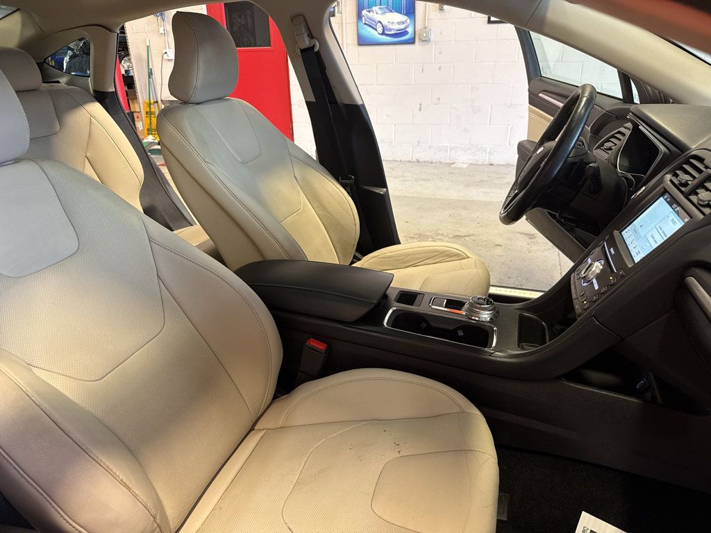 Used 2017 Ford Fusion Titanium AWD/4WD image 23