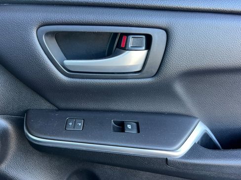 Used 2016 Toyota Camry SE image 20