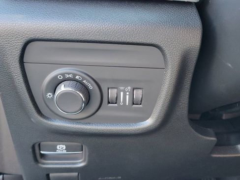 Used 2025 Jeep Grand Cherokee Laredo image 20