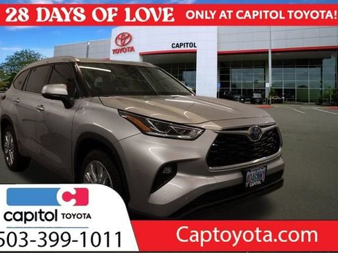 Used 2024 Toyota Highlander Limited image 1