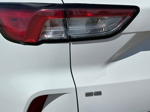 Used 2022 Ford Escape SE w/ SE Sport Appearance Package image 30