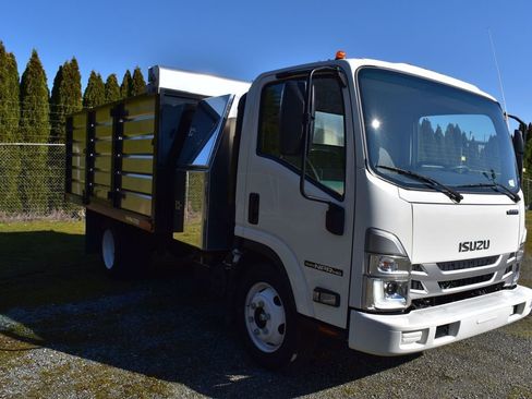 New 2024 Isuzu NPR image 3