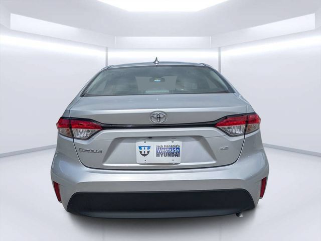 Used 2025 Toyota Corolla LE w/ Convenience Package FWD image 4