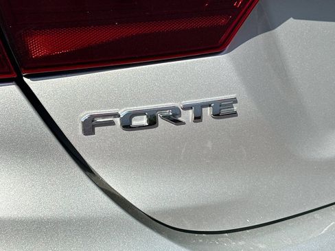 Used 2019 Kia Forte LXS FWD image 7