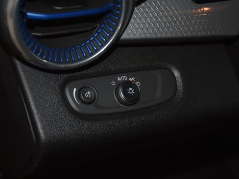 Used 2025 Chevrolet Trax LT FWD image 9