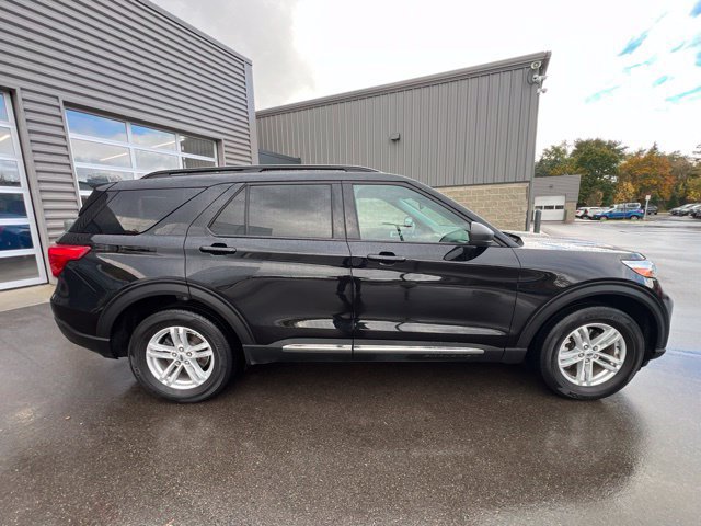 Used 2023 Ford Explorer XLT w/ Equipment Group 202A AWD/4WD image 4