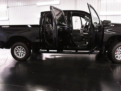 Used 2020 Chevrolet Silverado 1500 LT Trail Boss w/ Midnight Edition image 29