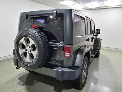 Used 2018 Jeep Wrangler Unlimited Sahara w/ Connectivity Group image 23