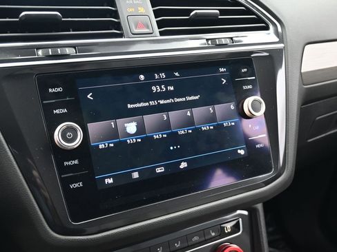 Used 2020 Volkswagen Tiguan SE R-Line image 23