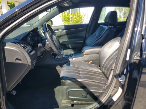 Used 2019 Chrysler 300 S image 16
