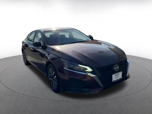 Used 2025 Nissan Altima 2.5 SV image 3