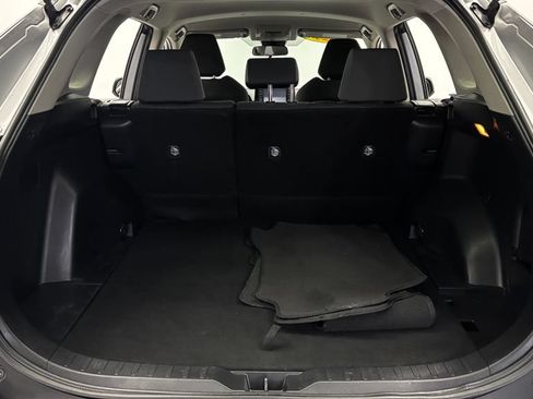 Used 2021 Toyota RAV4 XLE FWD image 35