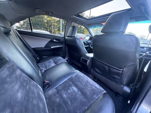 Used 2012 Toyota Camry SE w/ Leather Pkg FWD image 7
