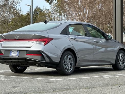New 2026 Hyundai Elantra Blue image 4