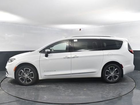 New 2026 Chrysler Pacifica Pinnacle w/ Trailer Tow Group image 5