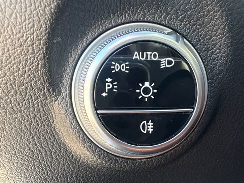 Used 2025 Mercedes-Benz C 300 4MATIC Sedan image 29