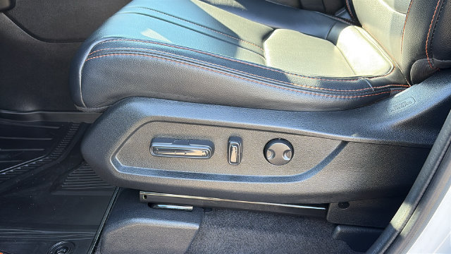 Used 2023 Honda Pilot TrailSport image 11