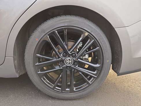 Used 2025 Toyota Camry SE image 10