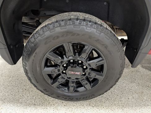 Used 2024 GMC Sierra 2500 AT4 w/ Technology Package AWD/4WD image 14