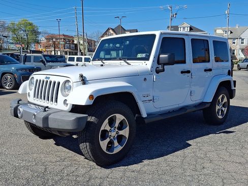Used 2018 Jeep Wrangler Unlimited Sahara w/ Connectivity Group image 3