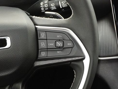 Used 2025 Jeep Grand Cherokee L Altitude AWD/4WD image 21