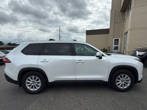 Used 2024 Toyota Grand Highlander AWD Hybrid image 3