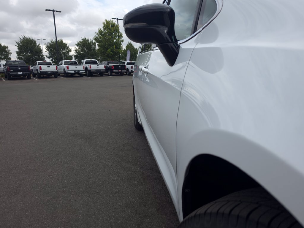 Used 2024 Chrysler Pacifica Touring FWD image 3