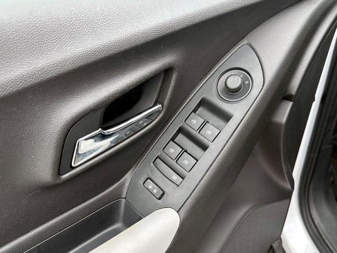 Used 2018 Chevrolet Trax LT w/ LT Convenience Package image 15