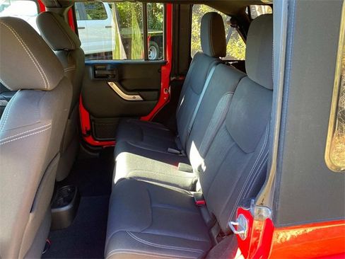 Used 2013 Jeep Wrangler Unlimited Sahara image 9