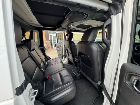 Used 2020 Jeep Wrangler Unlimited Sahara AWD/4WD image 22