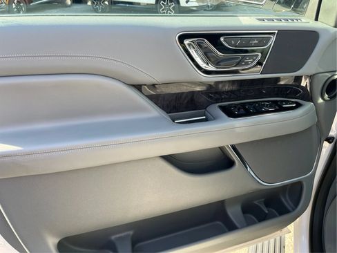 Used 2019 Lincoln Navigator L Reserve AWD/4WD image 21