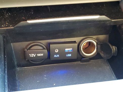 Used 2017 Hyundai Elantra SE image 16