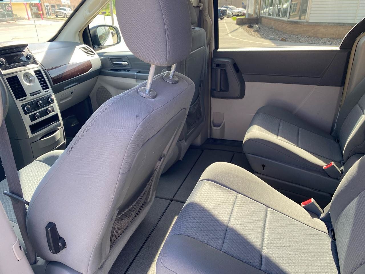 Used 2010 Chrysler Town & Country LX w/ PWR Convenience Group FWD image 14
