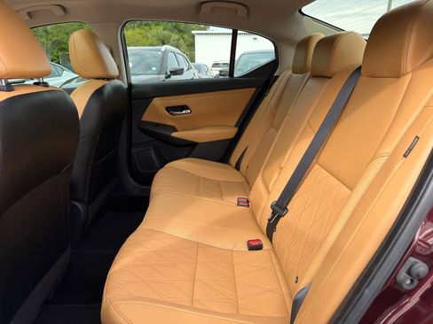 Used 2022 Nissan Sentra SV w/ SV Premium Package image 7