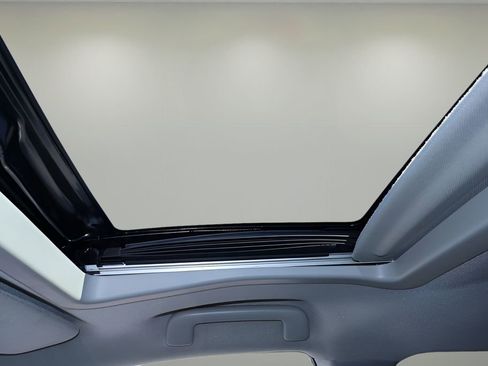 Certified 2019 Toyota Sienna SE Premium image 29