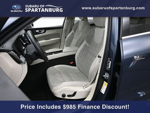 Used 2022 Volvo XC60 B5 Momentum image 10