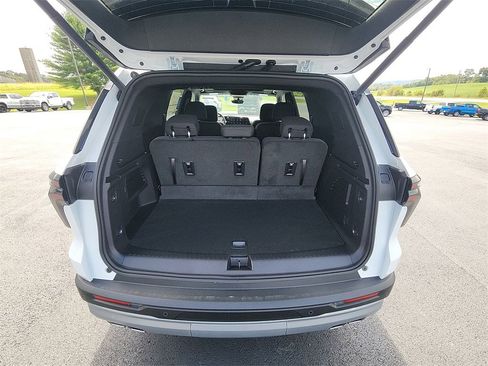 New 2026 Chevrolet Traverse LT w/ Enhanced Driving Package image 25