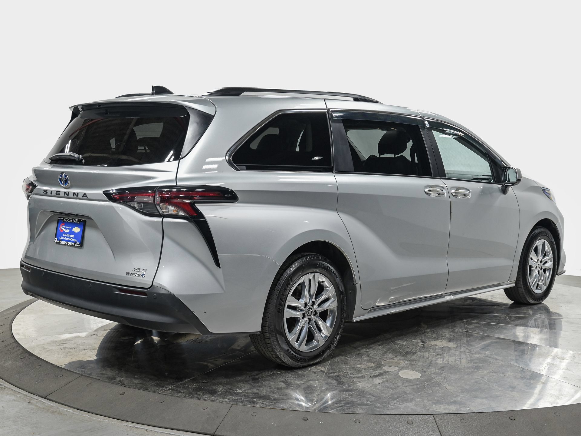 Used 2024 Toyota Sienna XLE w/ XLE Plus Package FWD image 7