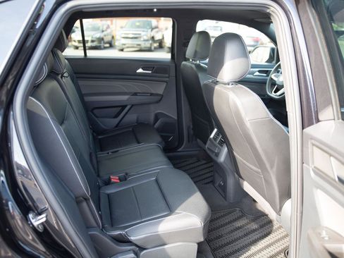 Used 2022 Volkswagen Atlas Cross Sport SE image 24