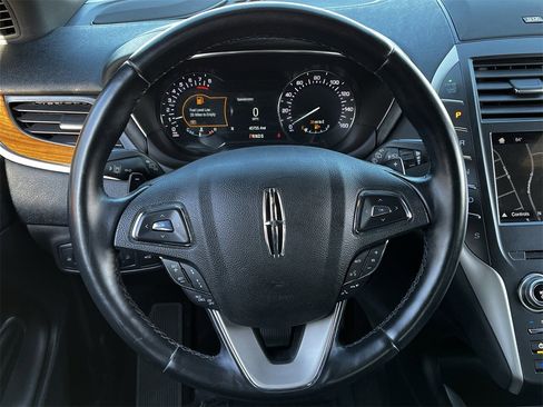 Used 2019 Lincoln MKC Reserve image 11